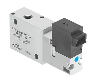 560703